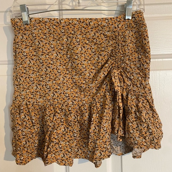 Wild fable yellow floral mini skirt - Picture 2 of 4
